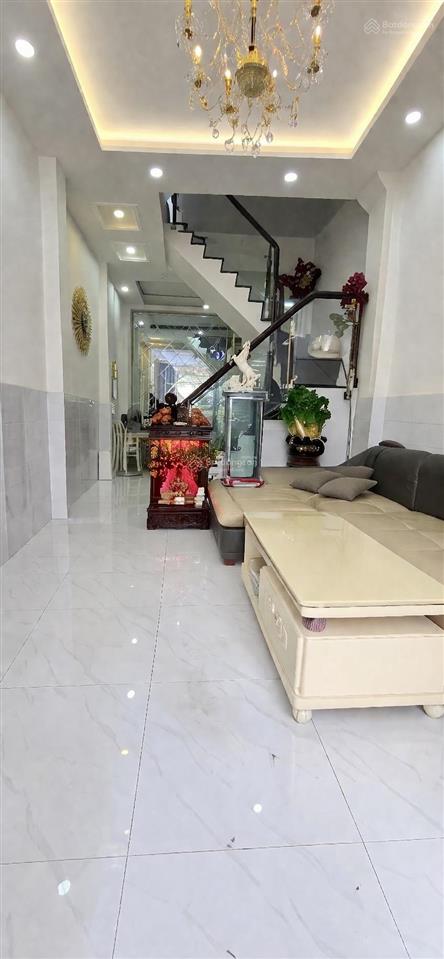 Bán nhà cạnh 3 tháng 2  bv đại học y dược  nở hậu gần 8m thiết kế hiện đại rộng thoáng .