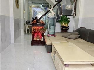 Bán nhà cạnh 3 tháng 2  bv đại học y dược  nở hậu gần 8m thiết kế hiện đại rộng thoáng .