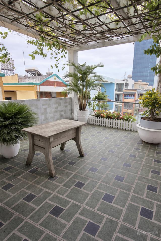 Bán nhà cạnh 3 tháng 2  bv đại học y dược  nở hậu gần 8m thiết kế hiện đại rộng thoáng .