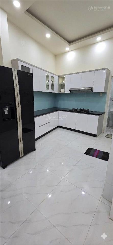 Bán nhà cạnh 3 tháng 2  bv đại học y dược  nở hậu gần 8m thiết kế hiện đại rộng thoáng .