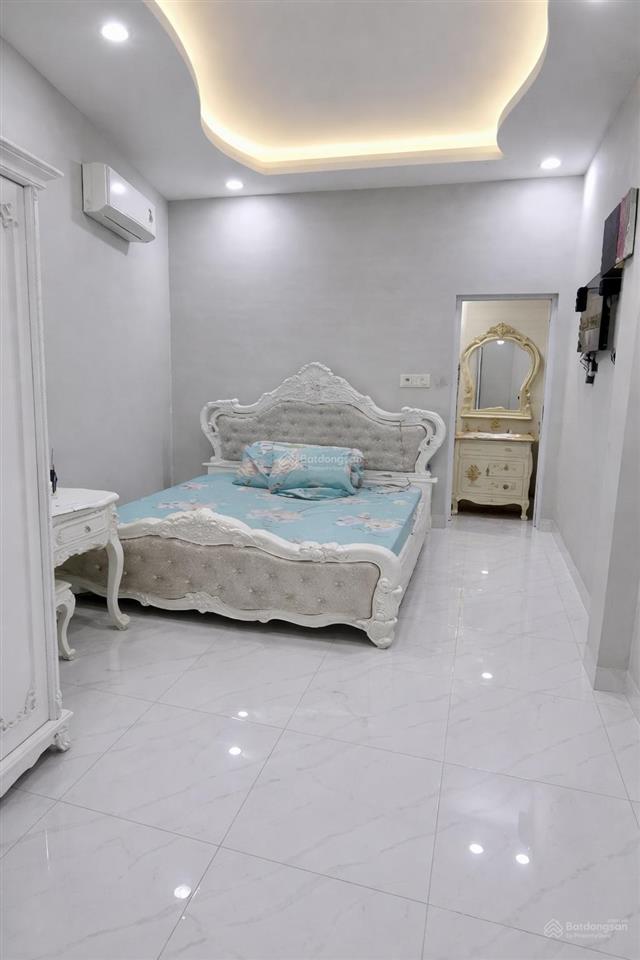 Bán nhà cạnh 3 tháng 2  bv đại học y dược  nở hậu gần 8m thiết kế hiện đại rộng thoáng .