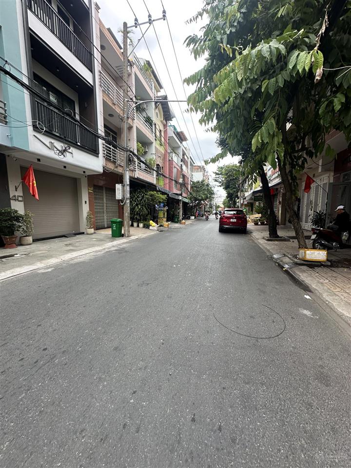 Mặt tiền khuvip bàu cát  đồng đen 4 x 18 vuông vức  vỉa hè cực rộng kinh doanh đẹp.