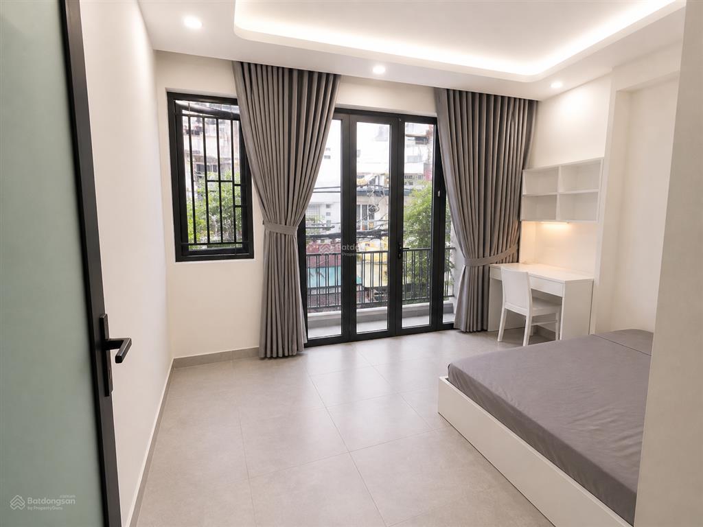 Mặt tiền 4 tầng hiện đại ngang lớn 4,4m khuvip bàu cát  ngã 4 bảy hiền kinh doanh đẹp .