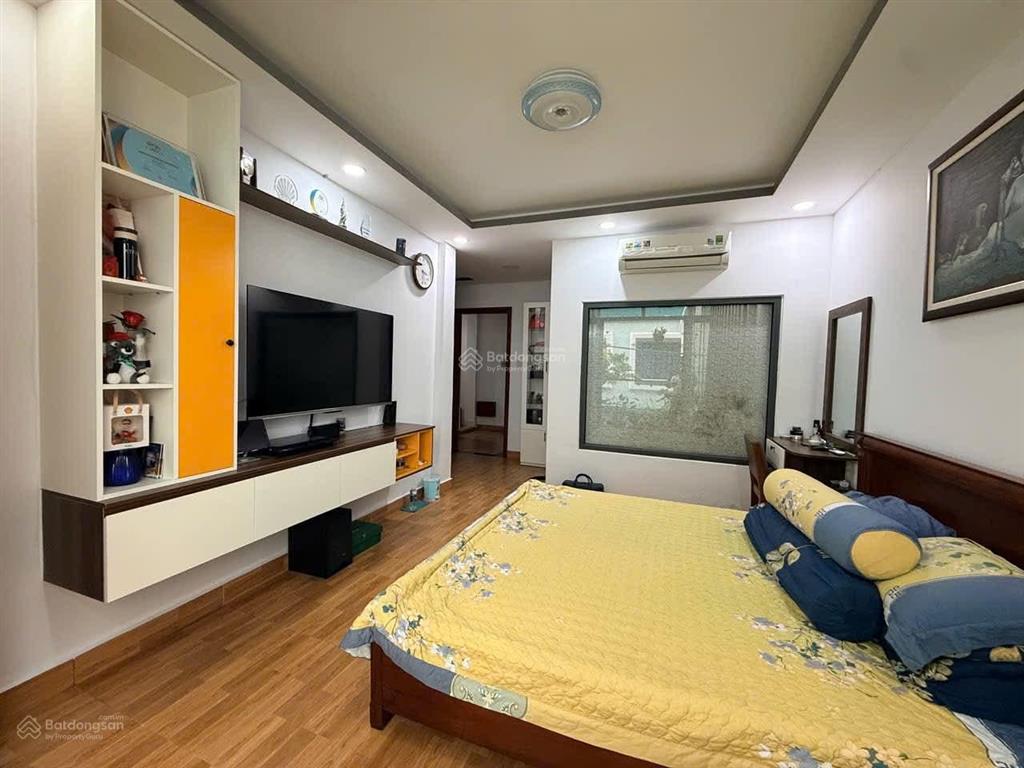 Hàng xóm hà đô centrosa  5 tầng nở hậu 10m  ô tô đổ cửa  trung tâm quận 10 .
