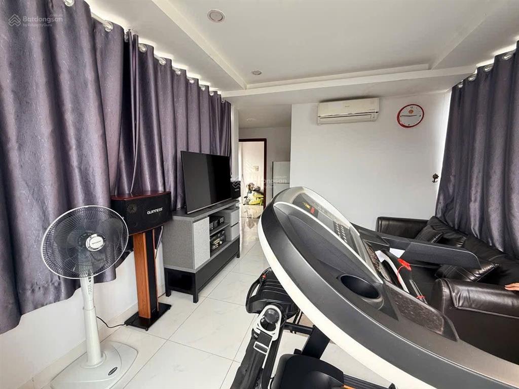 Hàng xóm hà đô centrosa  5 tầng nở hậu 10m  ô tô đổ cửa  trung tâm quận 10 .