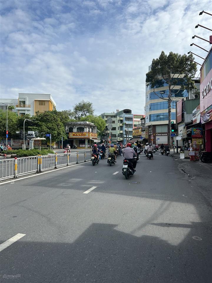 Bán nhà 3 tháng 2  tạ uyên  2 mặt hẻm 8m thông không lộ giới 7 đồng hơn .