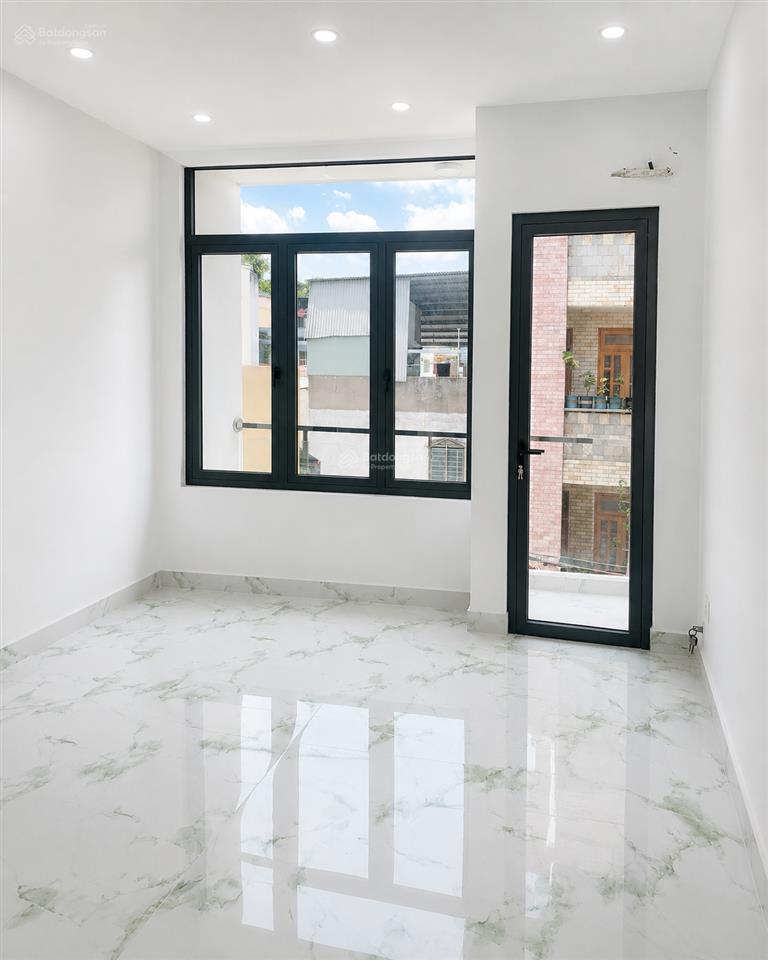 Bán nhà 3 tháng 2  tạ uyên  2 mặt hẻm 8m thông không lộ giới 7 đồng hơn .