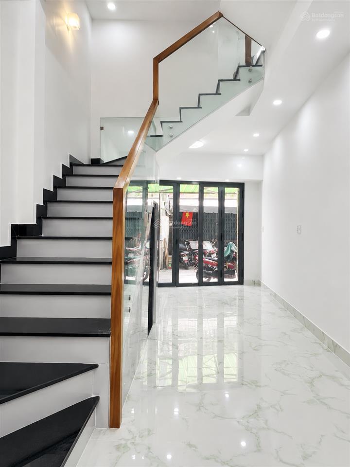 Bán nhà 3 tháng 2  tạ uyên  2 mặt hẻm 8m thông không lộ giới 7 đồng hơn .