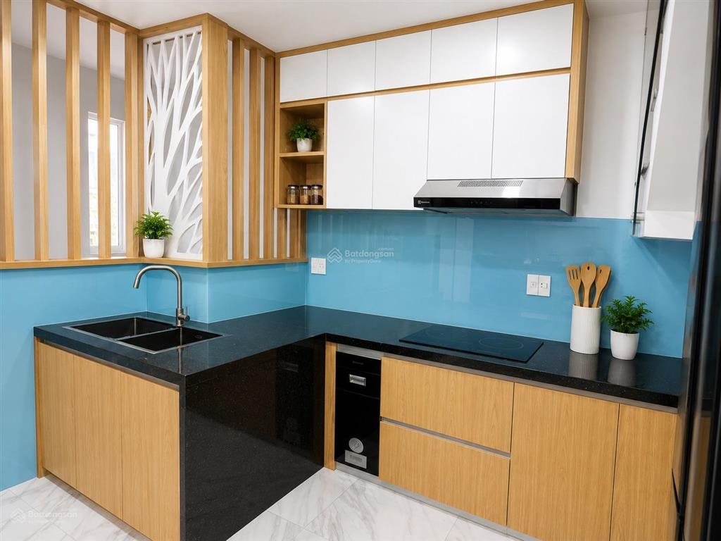 Bán nhà quận 10 cạnh 3 tháng 2  ngay trường học quốc tế việt  úc  5 tầng hiếm ô tô ngủ nhà.
