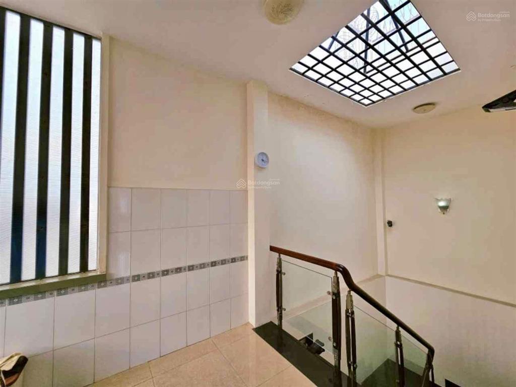 Bán nhà quận 10 ô tô tránh nhau  nở hậu 7,3m vượng lộc  4 tầng hiện đại lung linh.