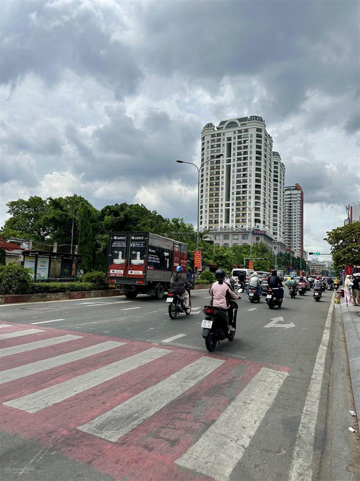 Siêu phẩm lê đại hành ngay lotte mart 3 tháng 2  khu biệt thự đường ô tô tránh 4 x 22 quận 10