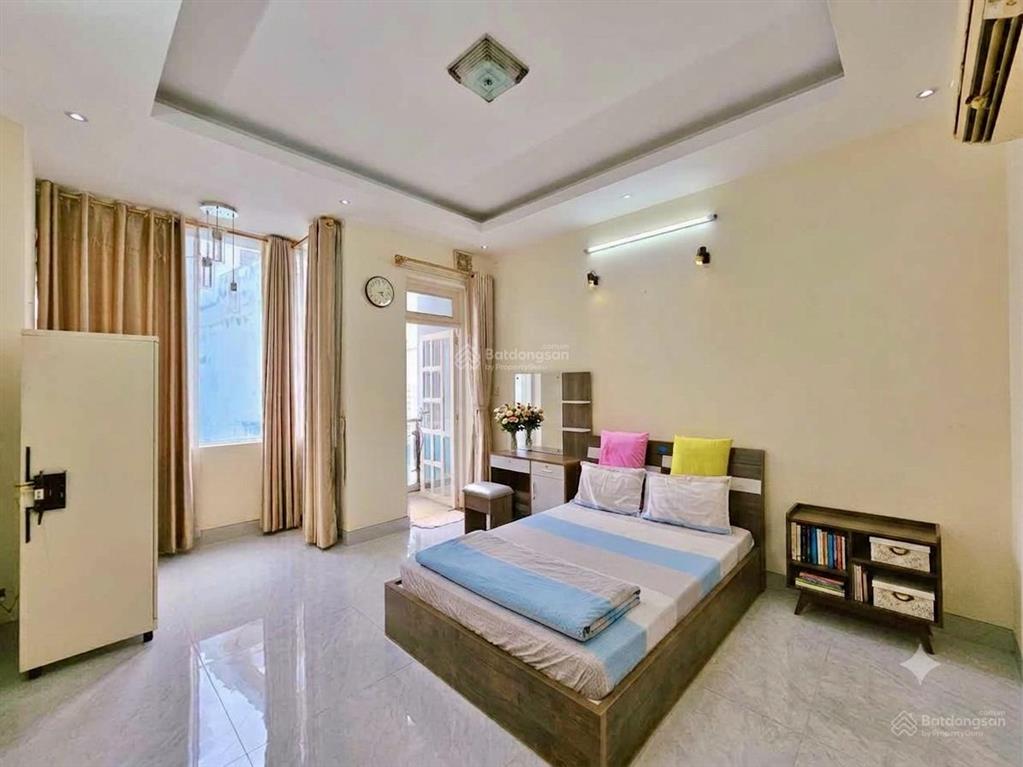 Bán nhà quận 10 cách 5m là mặt tiền  vĩnh viễn  nguyễn duy dương 4 tầng mới đẹp 4pn lớn.