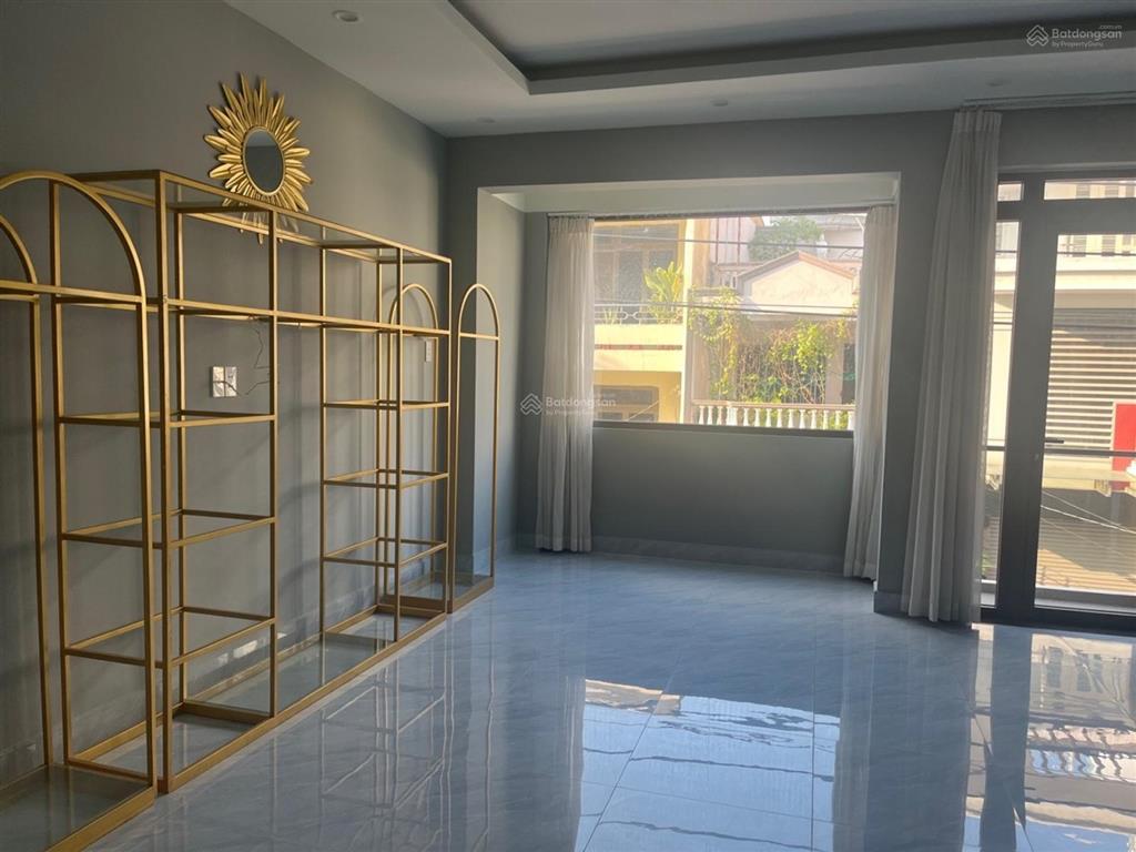 Mặt tiền bàu cát 6 tầng + thang máy ngang lớn 5m  kinh doanh đẹp nhà bề thế.