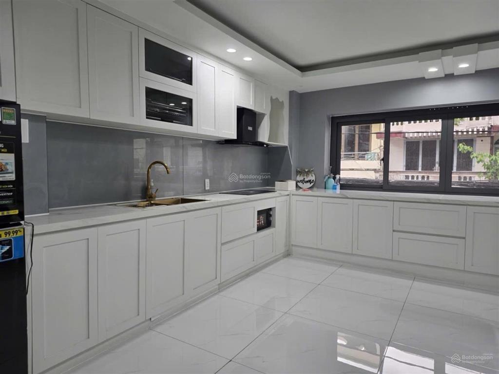 Mặt tiền bàu cát 6 tầng + thang máy ngang lớn 5m  kinh doanh đẹp nhà bề thế.
