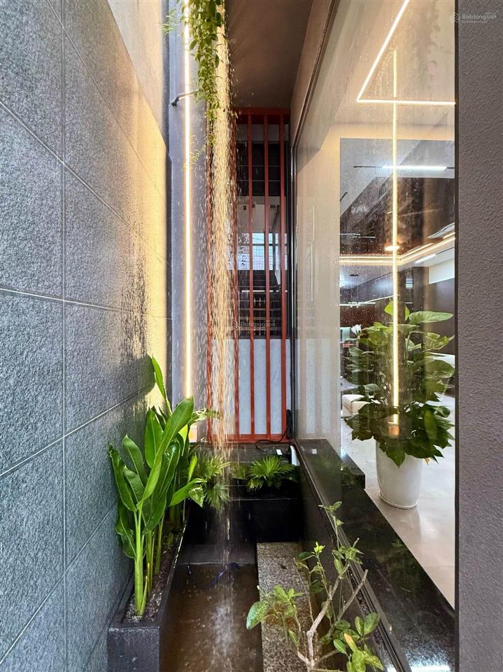 3 tháng 2 trung tâm quận 10  đối diện nhà hát hoà bình  4 tầng hiện đại 68m2