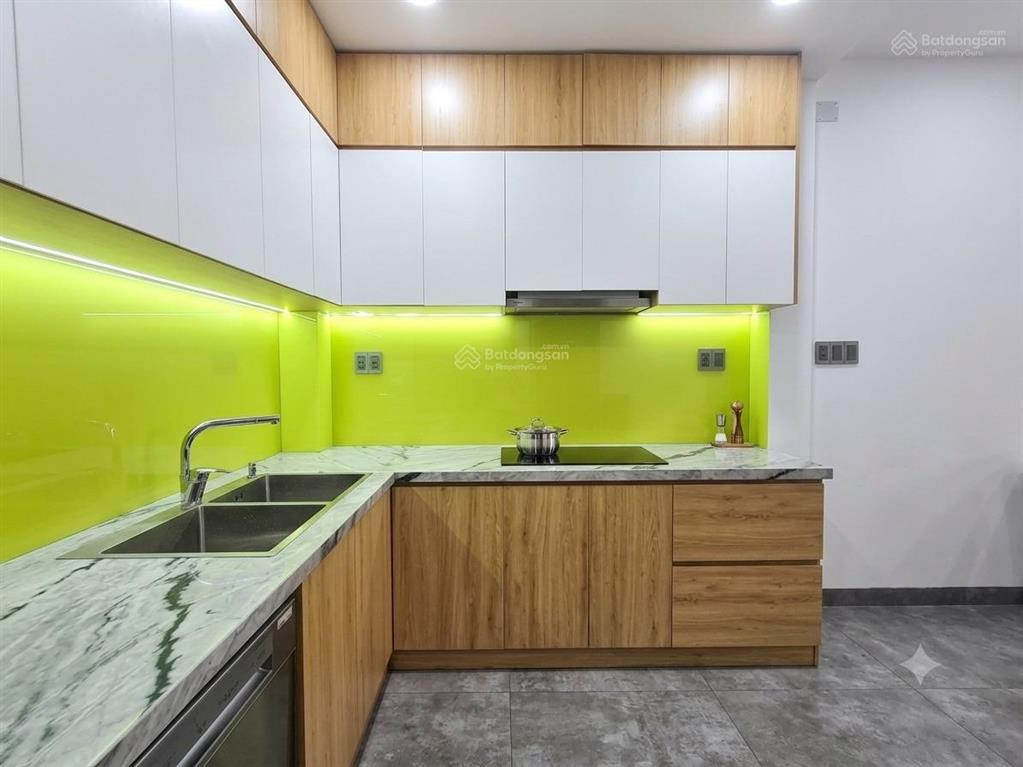 1 ngôi nhà đẹp hiện đại  lạc long quân  ô tô đỗ cửa 50m2 bề thế  tặng nội thất.
