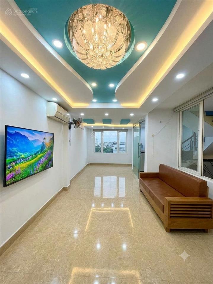 6 tầng hiếm ngang 6m  ngã 4 ngô gia tự  sư vạn hạnh nhà đẹp  sổ vuông công chứng ngay.