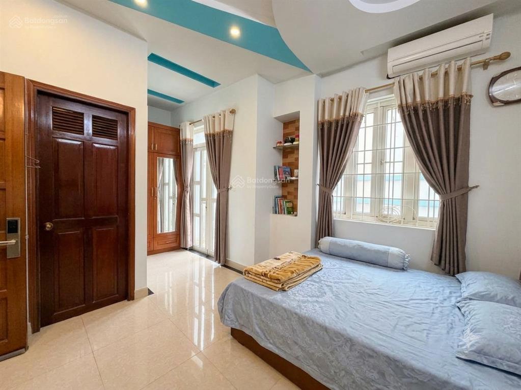 6 tầng hiếm ngang 6m  ngã 4 ngô gia tự  sư vạn hạnh nhà đẹp  sổ vuông công chứng ngay.