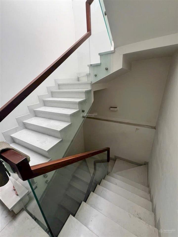 Ngô gia tự 56m2 quận 10 ô tô đổ cửa  ngay bv hòa hảo 4 tầng lung linh nhà mới đẹp.