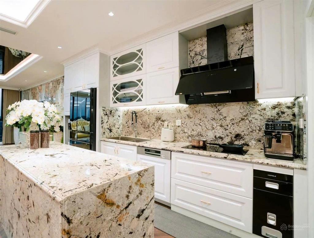 Bán biệt thự kđt văn phú  hà đông, 230m2 x 4 tầng, view công viên, an ninh tốt, 30 tỷ