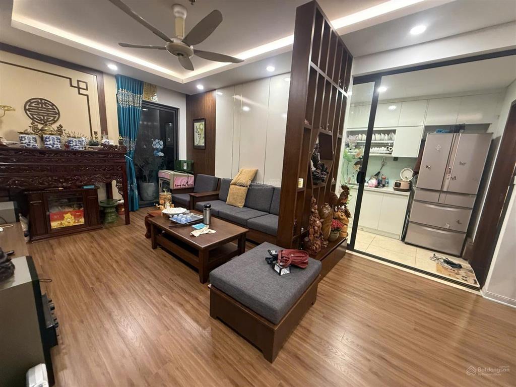 Chính chủ bán căn hộ 3pn, 2wc, tầng trung, diện tích 105m2 tại bình minh garden, giá chỉ 8.2 tỷ