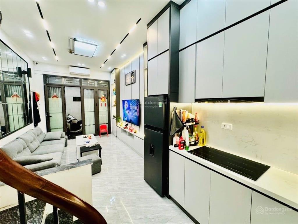 Bán gấp nhà mặt phố cổ nhuế 120m ô tô /kinh doanh  có hầm để xe  kinh doanh đỉnh39 tỷ