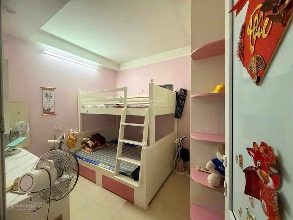 Nhà cầu diễn 35m4 tầngngõ thông kinh doanhgần đhcnhiếm nhà bán8x tỷ