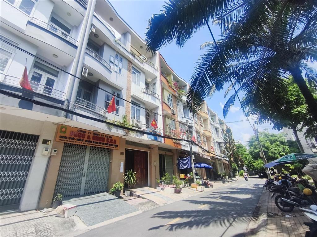 Bán nhà tạ quang bửu  bông sao 4 tầng hoàn công đủ, 4x16m, chị hơn 11 tỷ