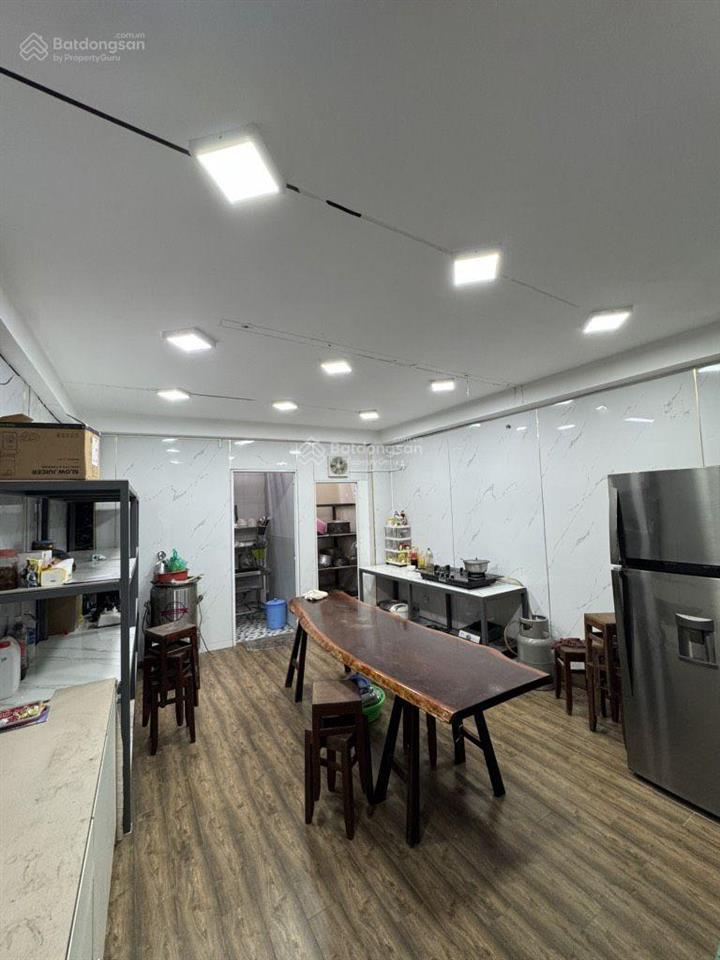 Chdv 9 tầng âu dương lân, q. 8  hầm thang máy dtsd 855m2  30 phòng  dòng tiền 200 triệu/tháng