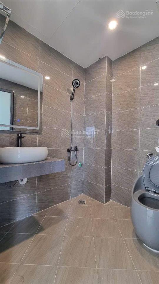 Bán nhà 51m2, 2 mặt tiền, phố hoàng quốc việt