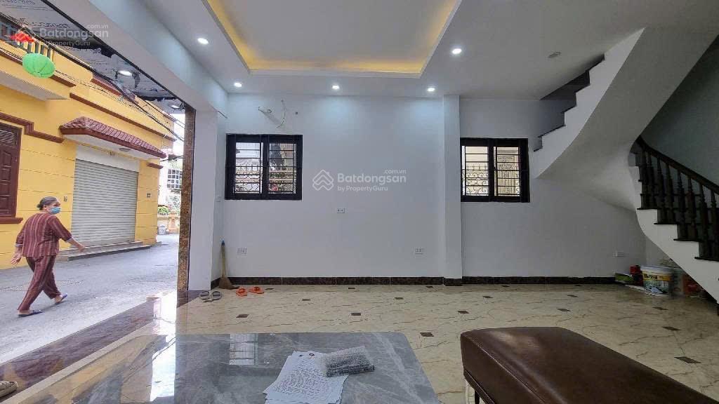 Bán nhà 51m2, 2 mặt tiền, phố hoàng quốc việt