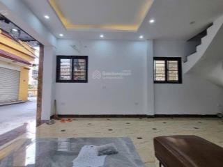 Bán nhà 51m2, 2 mặt tiền, phố hoàng quốc việt