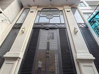 Nhà đẹp giá rẻ trong phân khúc thang máy