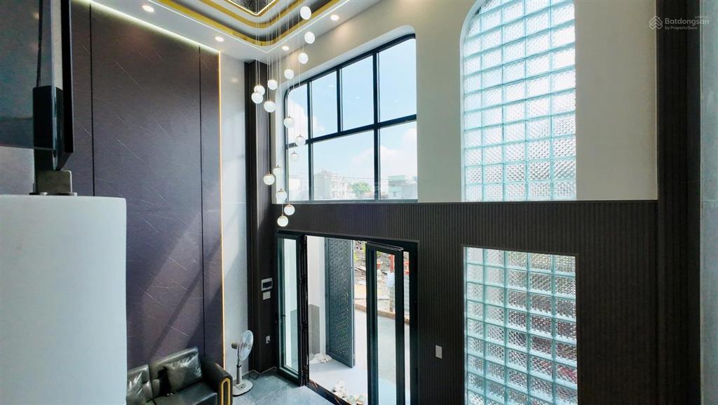 Nhà 5.5x10, có 4 tầng, 5 phòng ngủ, 6wc, full nội thất hẻm vườn lài nối dài, giá 5.63 tỷ tl
