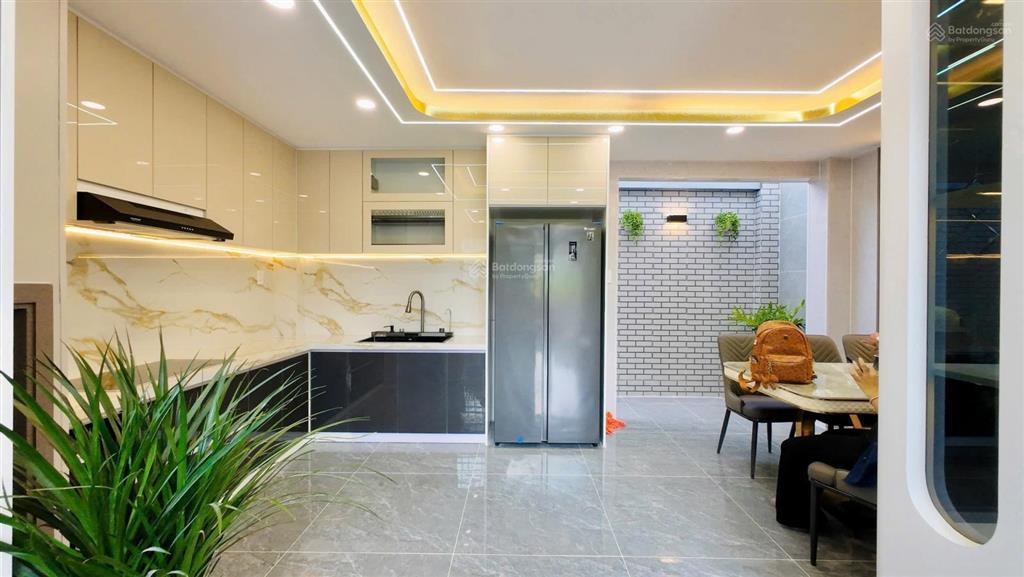 Nhà 5.5x10, có 4 tầng, 5 phòng ngủ, 6wc, full nội thất hẻm vườn lài nối dài, giá 5.63 tỷ tl