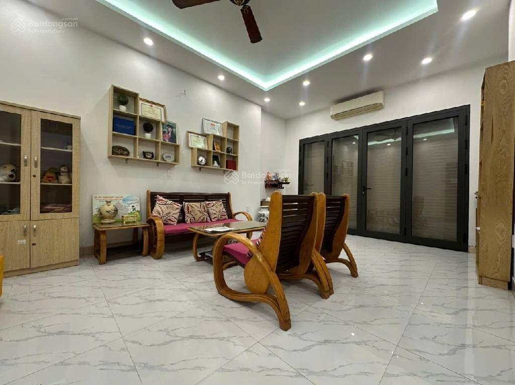 Bán nhà mặt phố nguyễn thái học  ba đình  vỉa hè  kinh doanh  lô góc  66m2  cấp 4