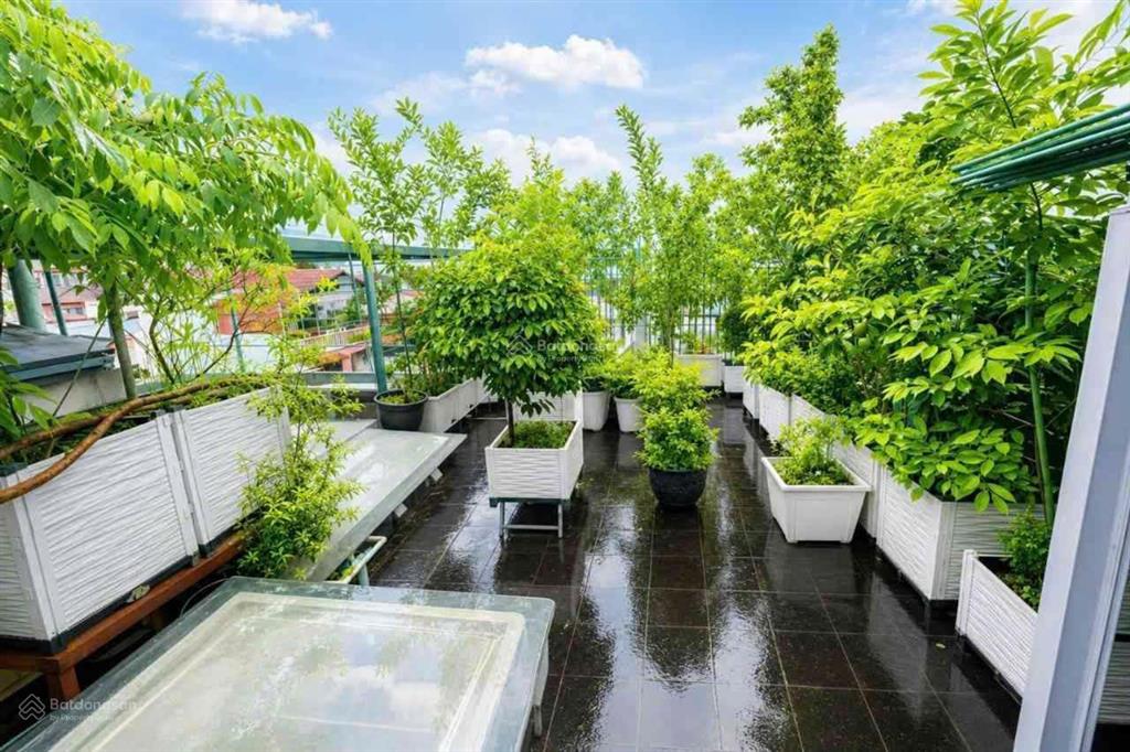 Cần bán gấp nhà 5 tầng phố đội cấn, sổ đỏ vuông đét