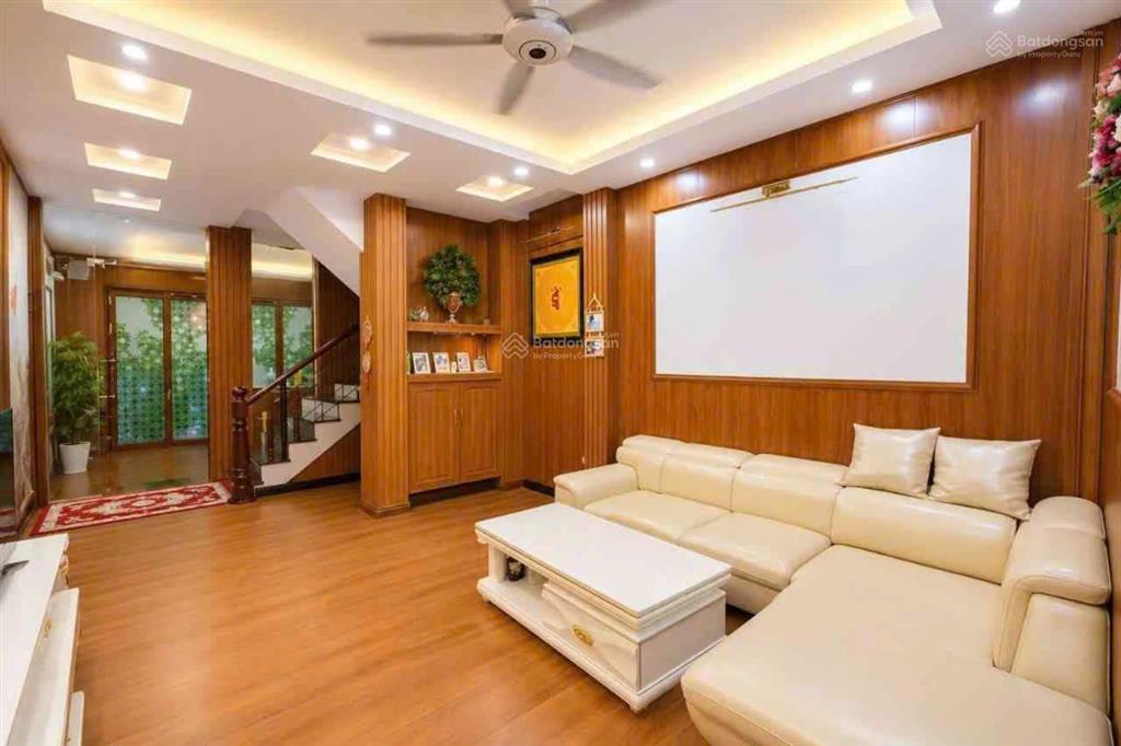 Cần bán gấp nhà 5 tầng phố đội cấn, sổ đỏ vuông đét