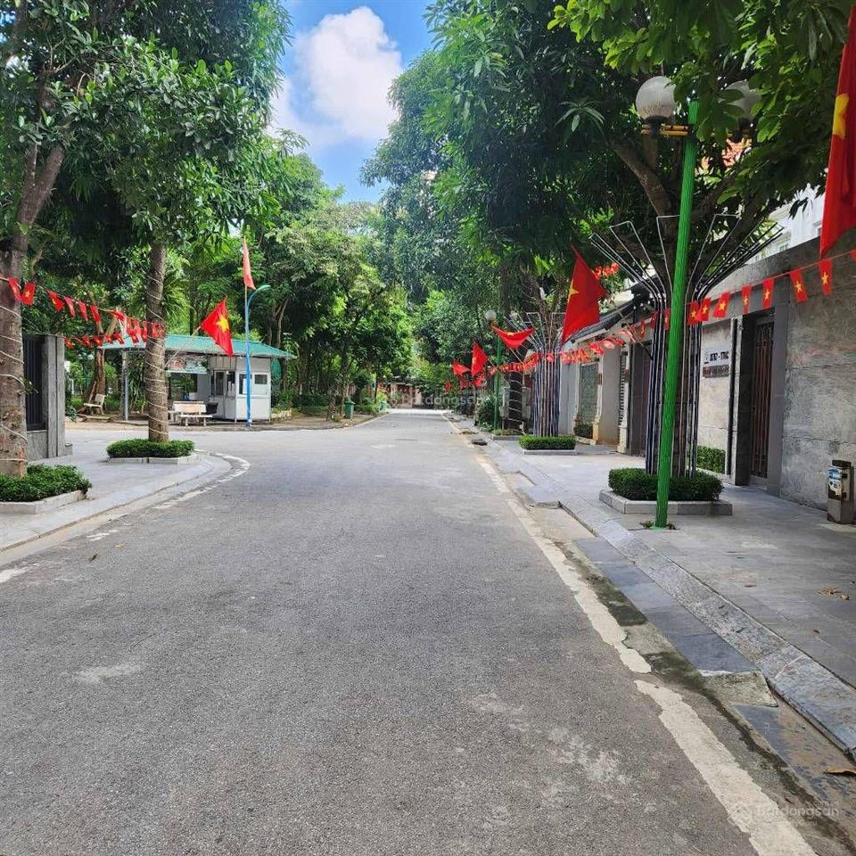 Bán gấp nhàtây nam hồ linh đàm vỉa hè ô tô đỗ dt130 m24 tầng