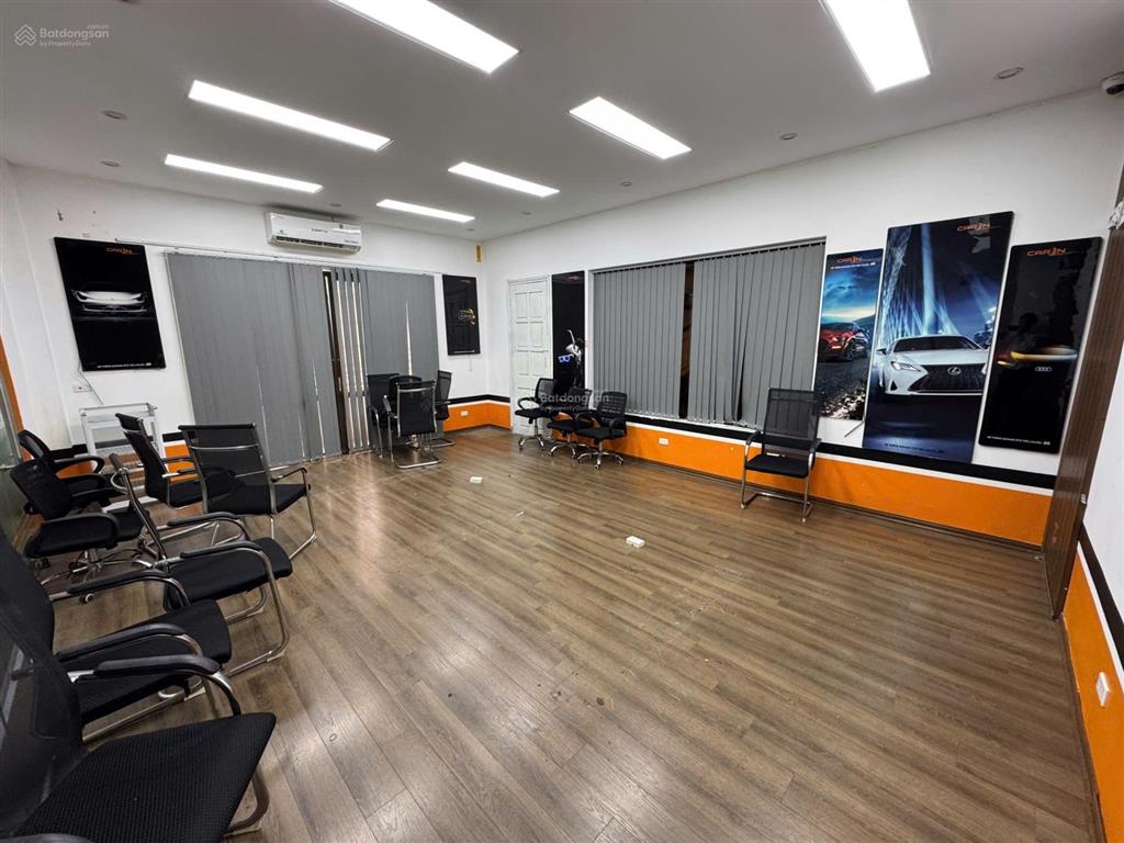Cho thuê văn phòng tầng 2 đường hoàng quốc việt diện tích 140m²