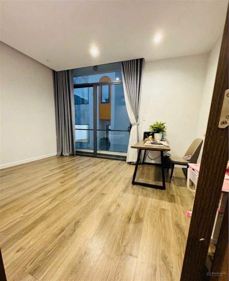 Ngay nguyễn thị  lê trọng tấn chỉ nhỉnh 5 tỷ 60m nhà 4 tầng mới tinh 4pn 4wc rộng rãi