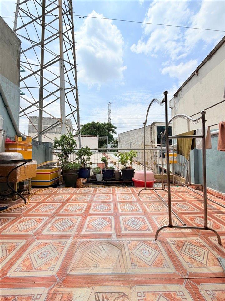 4.6tỷ nhà 2 mặt hẻm ô tô 86m2 nở hậu thoáng 2 mặt thích hợp kinh doanh. nhà 2 mặt hẻm