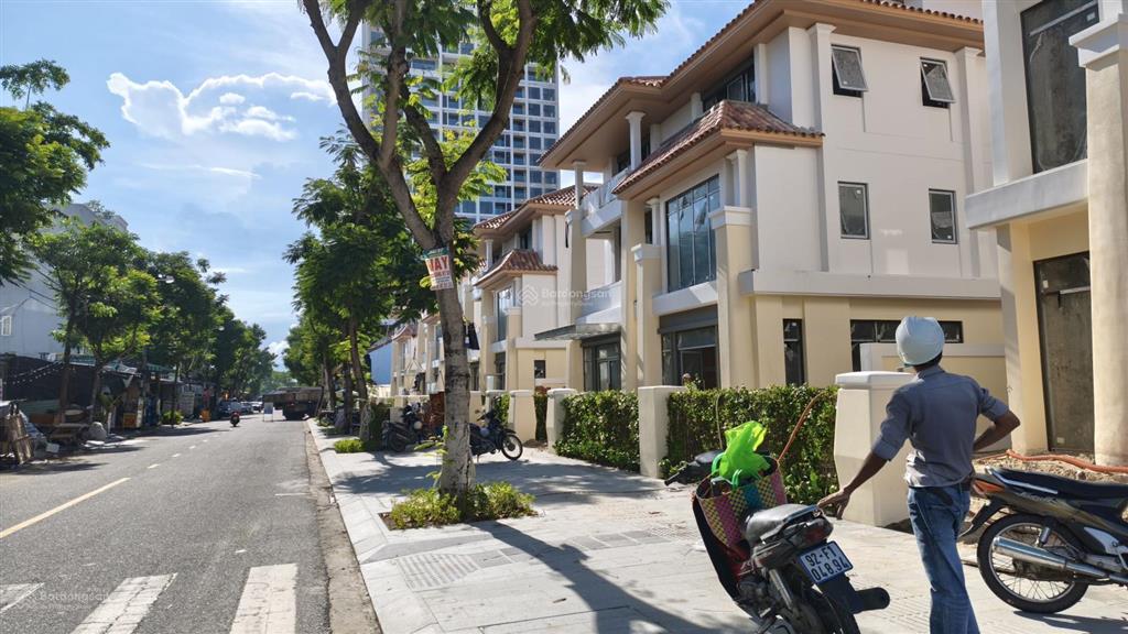 Khối đế panoma 2, ngay ngã tư, sãnh, 272m2. 5 phút tới biển, khu dân cư cao cấp