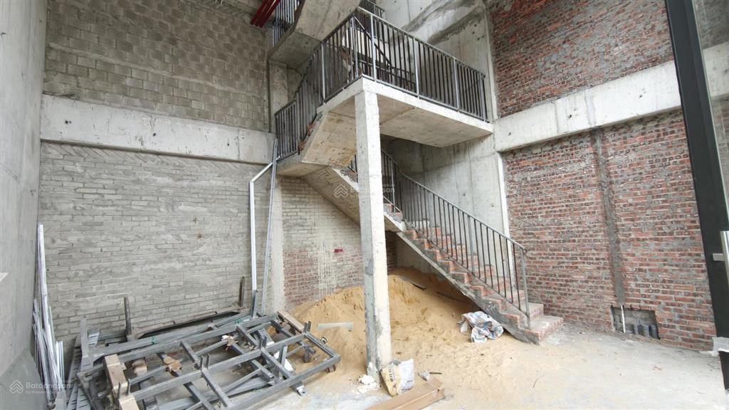 Khối đế panoma 2, ngay ngã tư, sãnh, 272m2. 5 phút tới biển, khu dân cư cao cấp