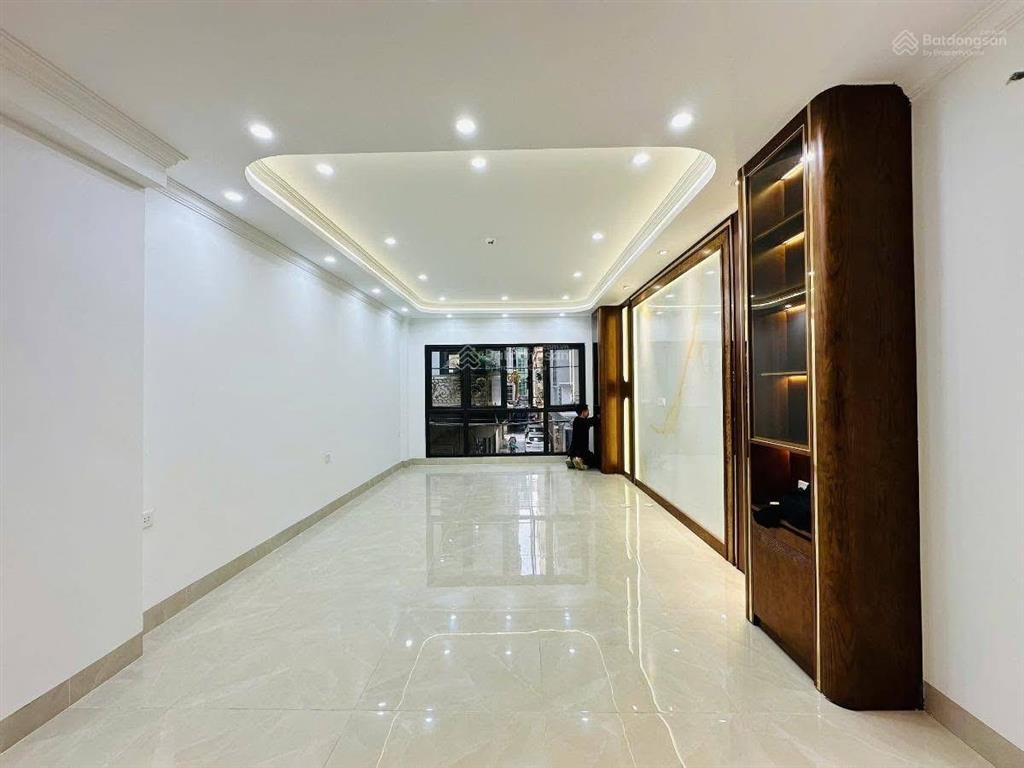 Phân lô nhà trần quốc hoàn  7 tầng xây mới  ô tô vào nhà