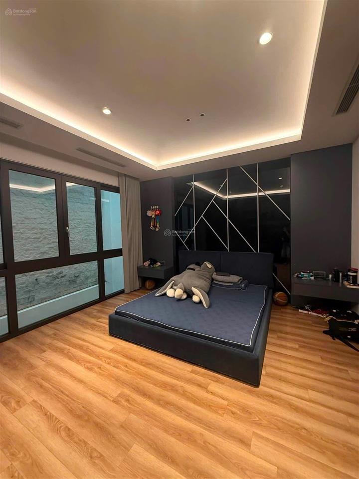 Chính chủ cần bán nhà hoàng cầu  dt 55m2  lô góc  ngõ thông  ô tô