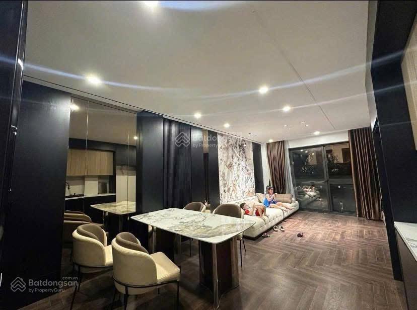 Chính chủ cần bán nhà hoàng cầu  dt 55m2  lô góc  ngõ thông  ô tô
