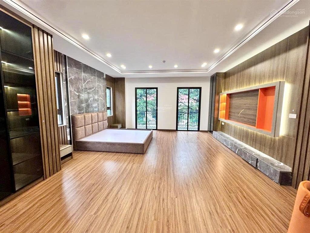 Chính chủ cần bán nhà cổ nhuế  dt 50m2  7 tầng thang máy  lô góc