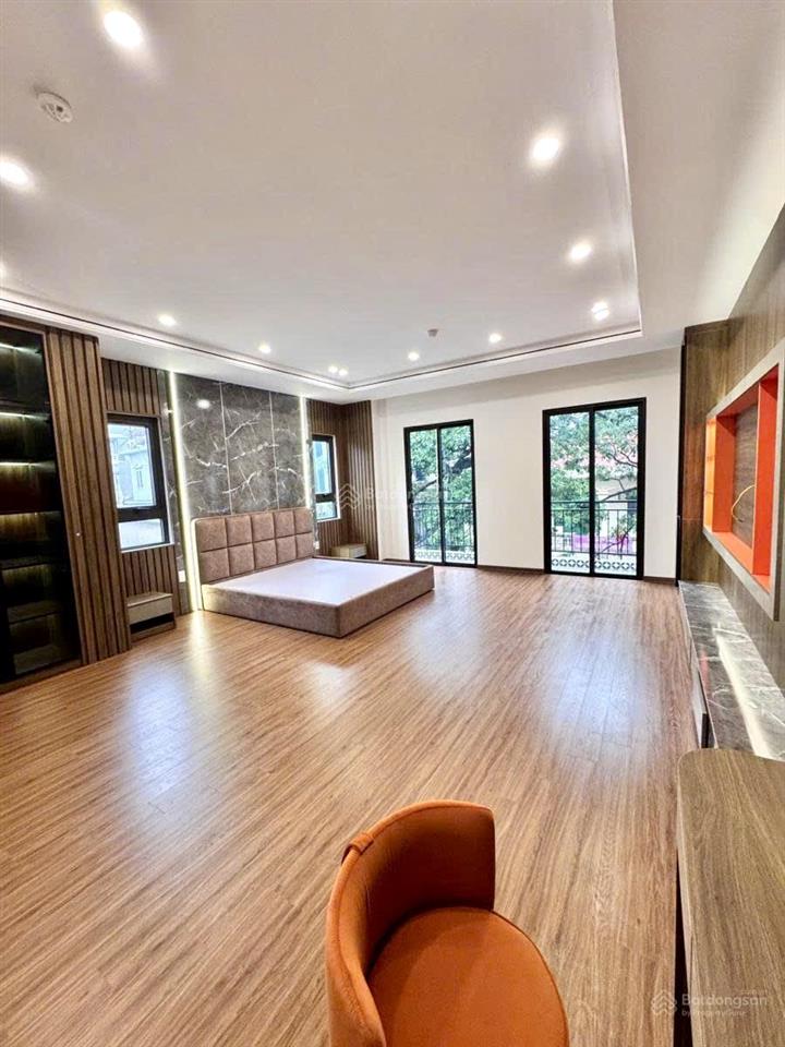 Chính chủ cần bán nhà cổ nhuế  dt 50m2  7 tầng thang máy  lô góc