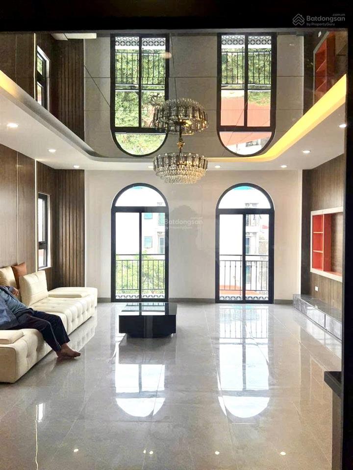 Chính chủ cần bán nhà cổ nhuế  dt 50m2  7 tầng thang máy  lô góc